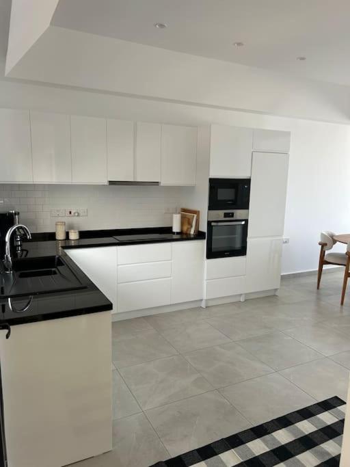 Penthouse Med Privat Saltvannsbasseng Pa Esentepe Beach Кирения Экстерьер фото