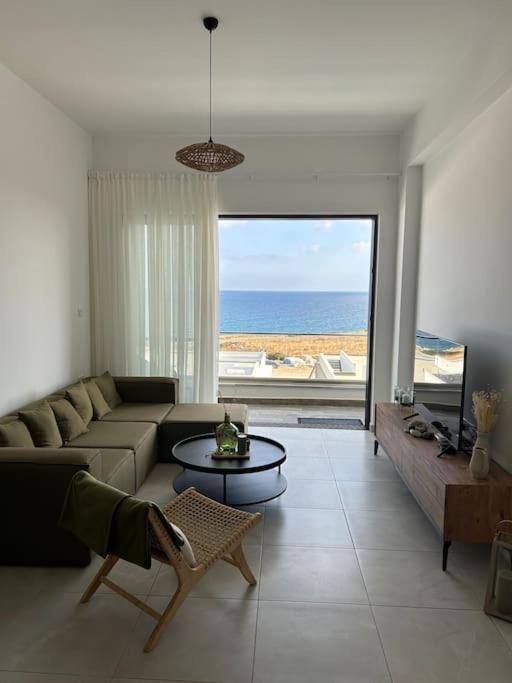 Penthouse Med Privat Saltvannsbasseng Pa Esentepe Beach Кирения Экстерьер фото