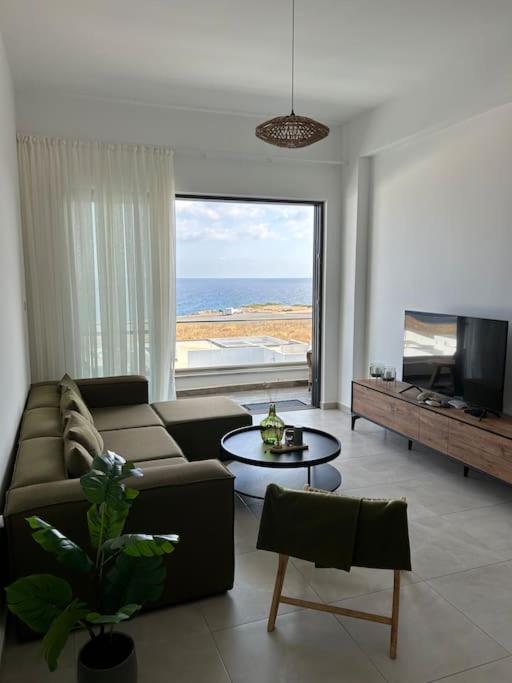 Penthouse Med Privat Saltvannsbasseng Pa Esentepe Beach Кирения Экстерьер фото