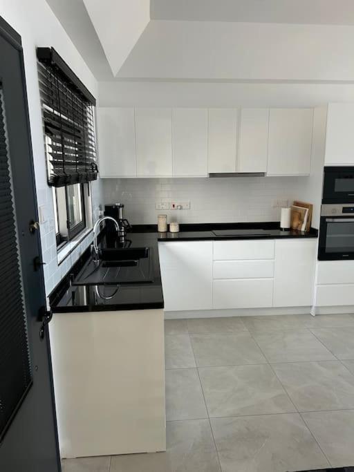 Penthouse Med Privat Saltvannsbasseng Pa Esentepe Beach Кирения Экстерьер фото