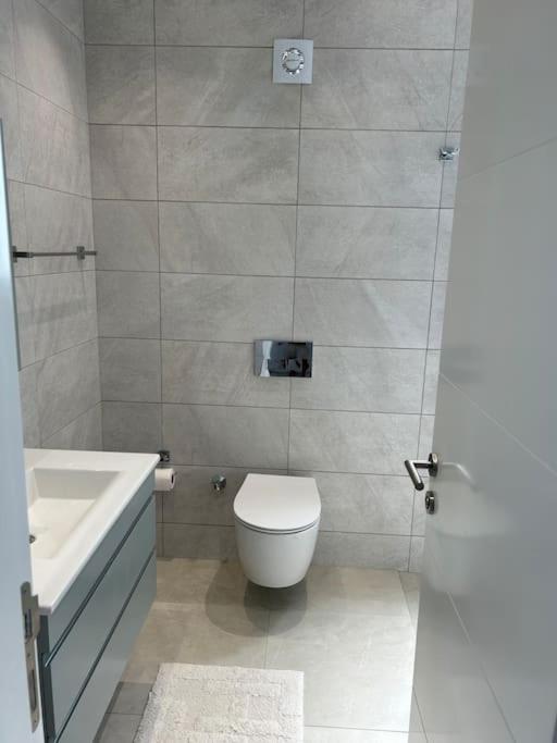 Penthouse Med Privat Saltvannsbasseng Pa Esentepe Beach Кирения Экстерьер фото