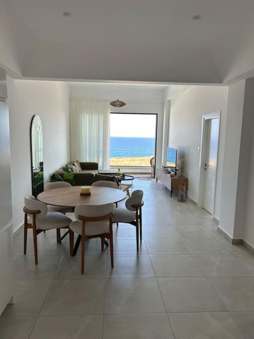 Penthouse Med Privat Saltvannsbasseng Pa Esentepe Beach Кирения Экстерьер фото