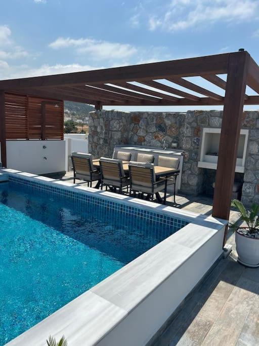 Penthouse Med Privat Saltvannsbasseng Pa Esentepe Beach Кирения Экстерьер фото