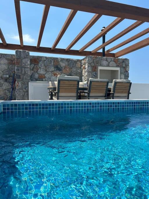 Penthouse Med Privat Saltvannsbasseng Pa Esentepe Beach Кирения Экстерьер фото